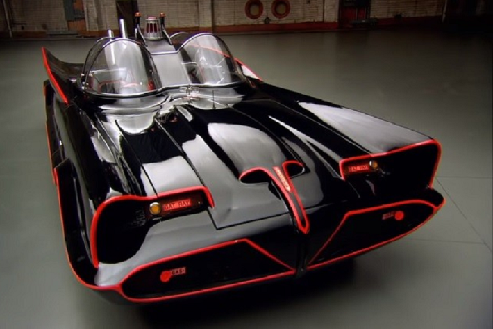 Đối với những người mê xe, họ không chỉ biết trân trọng chúng trong vai trò xe ô tô siêu anh hùng từ thời thơ ấu, mà còn là những cỗ máy được chế tạo tinh xảo phi thường. Trên thực tế, mỗi một chiếc siêu xe Batmobile lại có một câu chuyện vô cùng thú vị đằng sau, và chúng không đơn giản là xe làm cảnh mà là những phương tiện lái được thật sự.