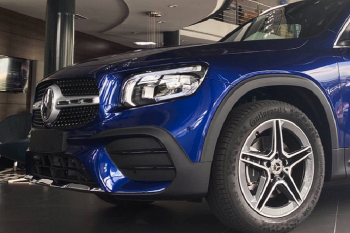 GLB 200 AMG sở hữu các tính năng an toàn như hỗ trợ đỗ xe, cảnh báo người lái mất tập trung, hỗ trợ khởi hành ngang dốc, camera lùi, phanh ABS, hỗ trợ lực phanh khẩn cấp, ổn định thân xe điện tử...