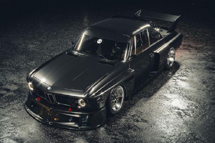 Là một mẫu coupe, do đó BMW Batman chỉ có 2 cửa.