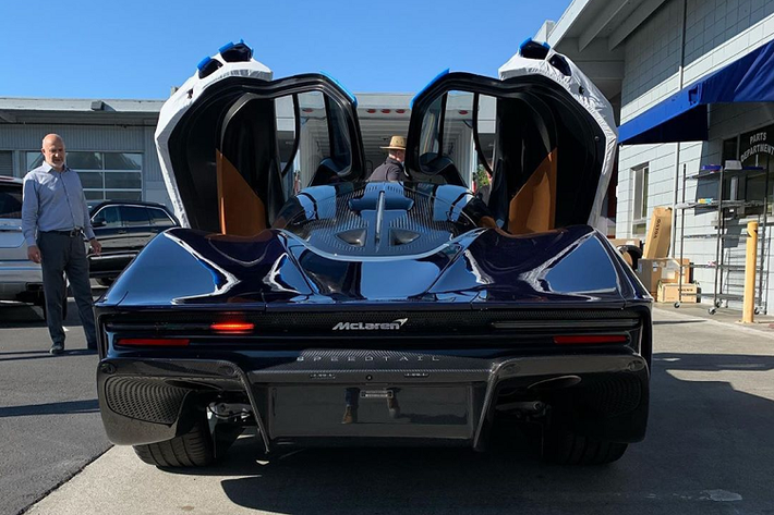 Trên mẫu xe này McLaren sử dụng nhiều chi tiết được làm bằng sợi carbon như khuếch tán, cản trước và toàn bộ phần gầm xe. Thân xe được thiết kế nhằm giảm lực cản không khí tối đa, cùng với đó là phần đuôi xe kéo dài tích hợp cánh gió chủ động. Đặc biệt hơn, cánh gió chủ động này lại là một phần của thân xe carbon và có thể được uốn nhằm tùy theo điều kiện vận hành của xe.