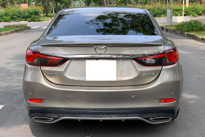 Nếu so với các đối thủ cùng đời như Toyota Camry hay Honda Accord, số tiền bỏ ra để sở hữu một chiếc xe Nhật như Mazda6 sẽ “mềm” hơn rất nhiều.