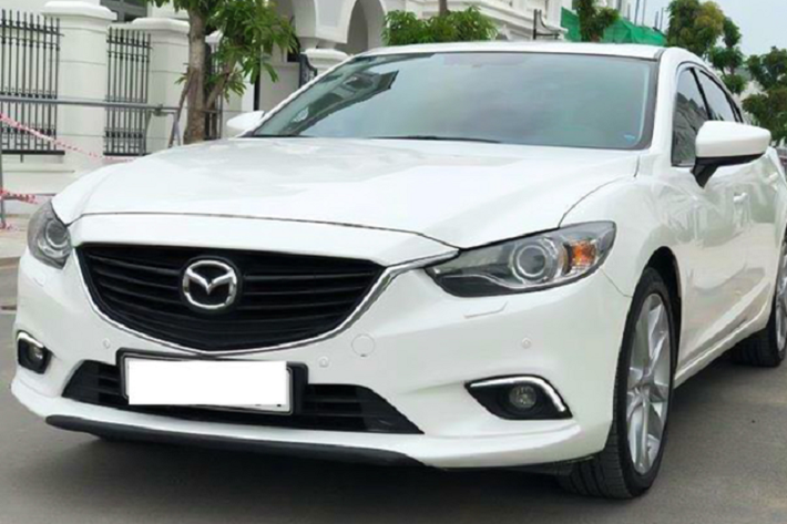 Nếu hầu bao mua xe không đủ để “đập hộp” một chiếc Mazda6 2020 mới toanh vừa ra mắt có giá từ 889 – 1,049 tỷ đồng, thì hiện tại người mua hoàn toàn có chạm tay vào những chiếc Mazda6 đời 2015 lắp ráp trong nước đang được nhiều chủ nhân bán lại với giá trên dưới 600 triệu đồng, mức giá ngang tầm các mẫu xe hạng B.