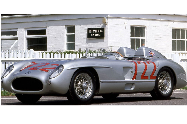 Năm 1900, sau khi Daimler qua đời, Jellinek đã đầu tư một khoản lớn vào “Daimler Motoren Gesellschaft” kèm theo điều kiện là Maybach sẽ thiết kế một mẫu xe với một vài chi tiết mà Jellinek yêu cầu, đồng thời mẫu xe này phải được đặt theo tên con gái mới sinh của ông là Mercédès, một từ mà trong tiếng Tây Ban Nha có nghĩa là “món quà” hoặc “sự yêu mến”.