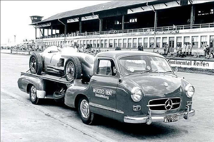 Gorden Wagener, Giám đốc thiết kế Daimler Group cho biết:”Việc tìm kiếm sự hoàn hảo của sự sang trọng và thúc đẩy đổi mới là một phần của DNA thương hiệu của chúng tôi. Nó tạo thành nền tảng cho sự thành công bền vững của thương hiệu Mercedes. Thiết kế của chúng tôi sẽ biến những công nghệ tân tiến và cảm xúc thành một trải nghiệm đáng mong đợi, như hiện tại là với những mẫu xe như GLA hay mẫu xe điện mới EQC”.