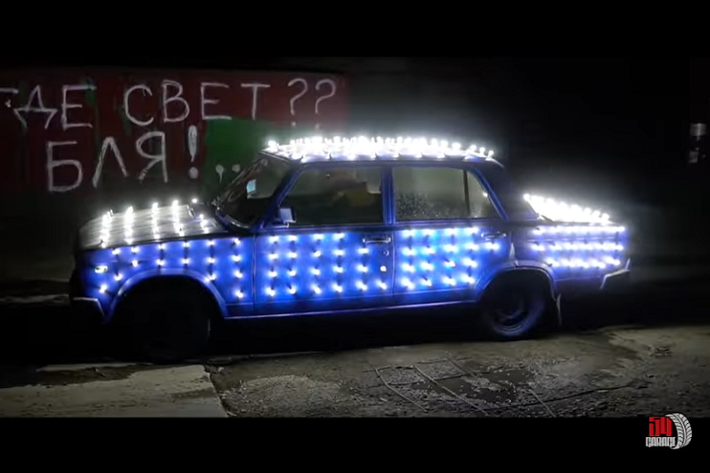 Mỗi bóng đèn LED đều có quạt tản nhiệt riêng. Trong tình huống thông thường, tản nhiệt sẽ không phải là vấn đề, nhưng với số lượng đèn nhiều thế này, chúng sẽ làm nhiệt độ nhanh chóng tăng lên trong cabin.