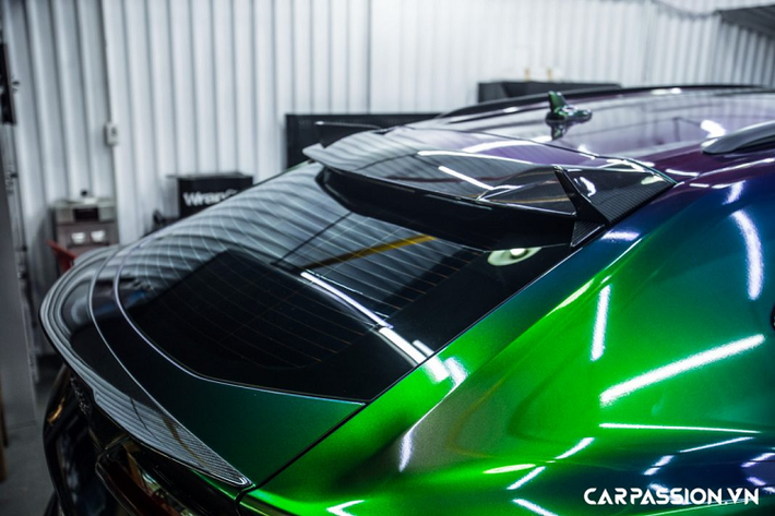 Không chỉ là sự tham gia của những hãng độ lừng danh trên thế giới, các thương hiệu siêu xe và xe siêu sang bắt đầu xuất hiện với mật độ dày đặc tại nước ta với những showroom mang tầm cỡ quốc tế, có thể kể đến những cái tên như : Ferrari, Lamborghini, Aston Martin, Bentley, Rolls-Royce, … Từ một đất nước gặp nhiều hạn chế trong việc bảo dưỡng và vận hành những mẫu xe đắt giá, Việt Nam đang dần trở thành một thị trường “béo bở” cho các “ông lớn”, đi cùng với đó là trình độ tay nghề của các kĩ sư Việt Nam sẽ được nâng cao đáng kể.