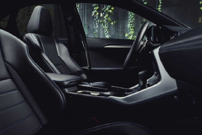 Là bản cao cấp nhất của Lexus NX, NX 300h F Sport Black Line có sẵn trong màu sơn Grecian Water hoàn toàn mới, Ultra White và Obsidian.