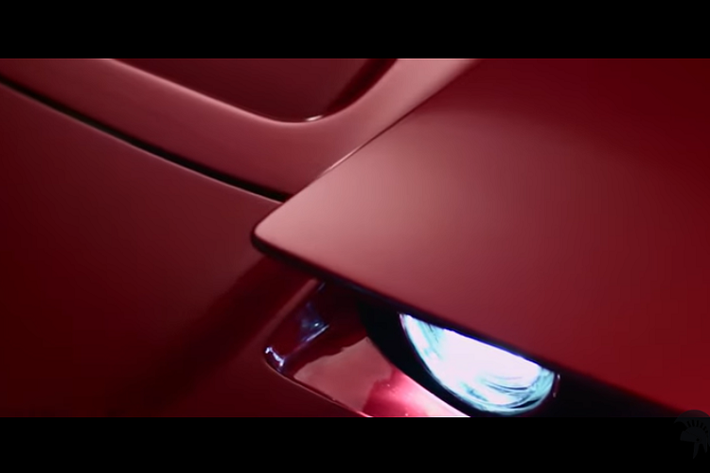 Chủ đề hoài cổ của xe tiếp tục được thể hiện ở bên trong với một mặt táp lô phong cách cổ điển (nhưng lại có lắp đặt bảng đồng hồ là màn hình kỹ thuật số), bọc da thiết kế riêng và Alcantara, chi tiết trang trí cũng bằng sợi carbon, và cần số bằng nhôm. Nội thất của Panther ProgettoUno còn có trang bị một hệ thống âm thanh Daniel Hertz chất lượng cao.