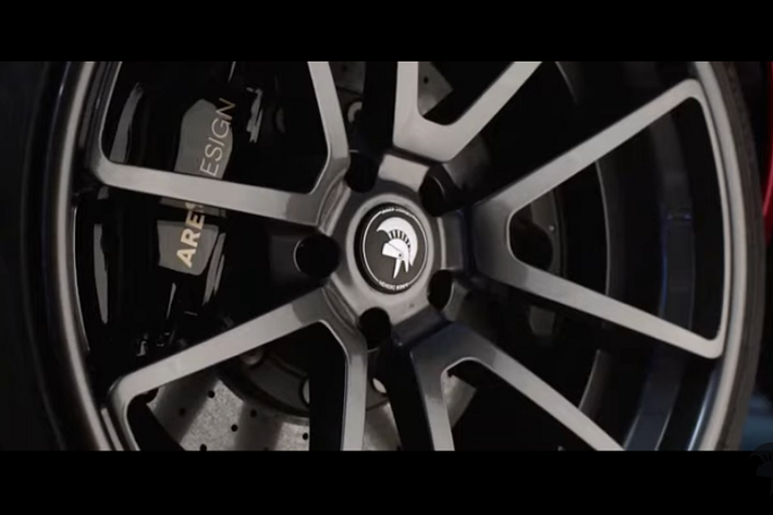 Trong khi thân vỏ xe được tạo hình giống siêu xe cổ điển (nó thậm chí có cả đèn LED kiểu cụp-mở), hệ thống máy móc của nó thì vô cùng hiện đại. Do được chế tạo dựa trên Huracan, Panther ProgettoUno có trang bị một động cơ hút khí tự nhiên V10 dung tích 5.2 lít sản sinh 641 mã lực tại tua máy 8.250 vòng/phút và 600 Nm mô-men xoắn cực đại tại tua máy 6.500 vòng/phút nhờ một bộ ECU độ và hệ thống ống xả thép không gỉ chế tạo thủ công.