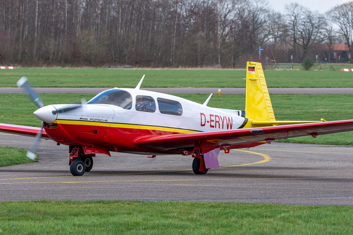 Những năm đầu thập niên 1980, Porsche đã áp dụng động cơ 6 xy-lanh làm mát bằng không khí trên chiếc máy bay của hãng. Mã PFM trong tên gọi của chiếc máy bay là viết tắt của từ Porsche Flugmotoren hoặc ám chỉ cho Porsche Aircraft Engines.