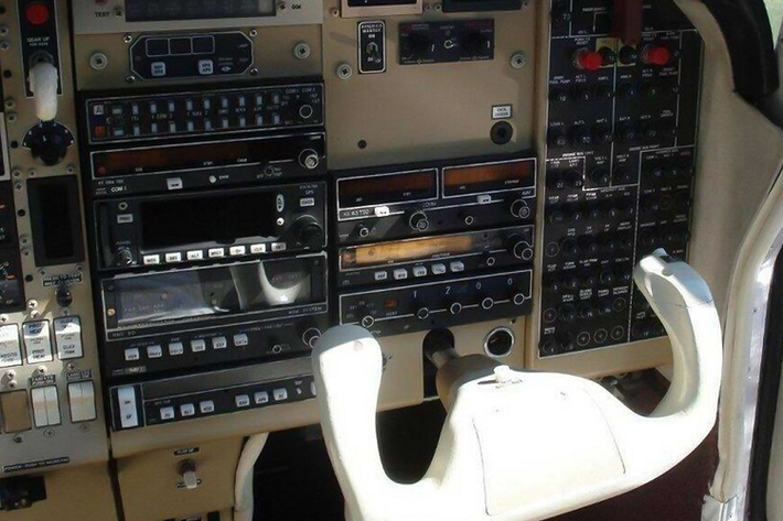 Nhưng chiếc máy bay của Porsche chỉ sử dụng một đòn bẩy điều khiển cho tất cả các chức năng trên, giúp việc cầm lái máy bay đơn giản hơn.