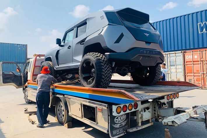 Vào tháng 11/2019 vừa qua, giới mê xe ở Campuchia đã rộ lên tin đồn về việc một công ty nhập khẩu ở đây có ý định mang xe Rezvani Tank 2020 mới về xứ sở chùa tháp. Hiện chưa rõ chiếc Rezvani Tank 2020 về Campuchia thuộc phiên bản nào.