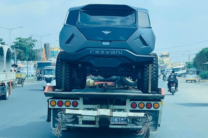 Những lựa chọn động cơ khác bao gồm một máy hút khí tự nhiên V6, dung tích 3.6 lít, sản sinh công suất tối đa 285 mã lực, một máy V8, dung tích 6.4 lít, sản sinh công suất 500 mã lực và một máy chạy dầu V6, dung tích 3.0 lít, sản sinh công suất 285 mã lực.