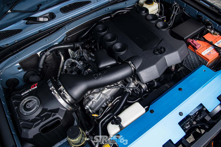 Thay đổi rõ nhất trên bản độ này là bộ lò xo hạ gầm của KYB Xtage loại 40mm, kết hợp với bộ giảm xóc cao cấp Tein Endura Pro +. Hệ thống treo mới này giúp FJ Cruiser trở nên nổi bật hơn khi chạy trên đường phố, làm thay đổi mạnh mẽ diện mạo tổng thể của chiếc xe, tạo cho nó một tư thế đe dọa hơn khi lăn bánh trên đường phố, thay vì off-road.