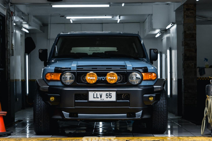 Mẫu xe SUV Toyota FJ Cruiser là một huyền thoại xe 2 cầu của hãng xe Nhật Bản ra mắt vào năm 2003 nhưng sớm đã bị khai tử 15 năm sau đó. Trải qua 15 năm tồn tại, doanh số bán hàng của FJ Cruiser chưa bao giờ đạt được phong độ đỉnh cao và tại các thị trường như Việt Nam, mẫu xe nhập này lại là một mẫu xe không dành cho số đông nếu không muốn nói có phần mạo hiểm nếu được nhập về bán.