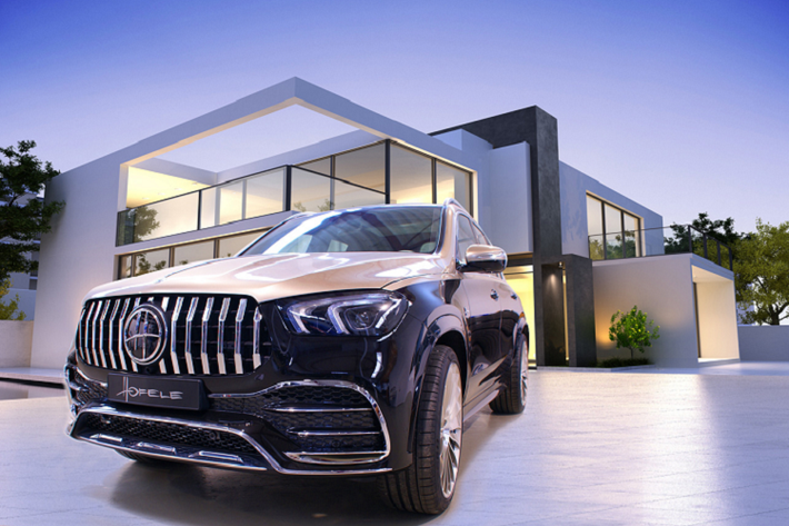 Kết hợp với khoang nội thất hai tông màu chính là bộ mâm đa chấu thiết kế theo dạng cánh quạt có kích thước lên tới 23 inch. Bộ mâm này cũng được sơn màu vàng Tiffany Gold “tone sur tone” với phần màu ngoại thất của Mercedes-Benz GLE độ Hofele. Bộ mâm có kích thước lớn đem lại cảm giác “to hơn” cho chiếc Crossover tầm trung.