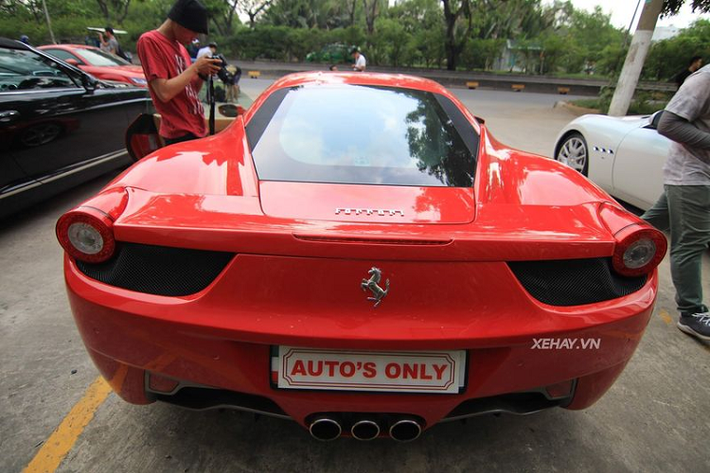 Sức mạnh này được truyền thông qua hộp số ly hợp kép 7 cấp và hệ dẫn động cầu sau. Mức giá xe Ferrari 458 Italia tại Việt Nam hiện được chào bán khoảng vài tỷ đồng trên sàn xe cũ.