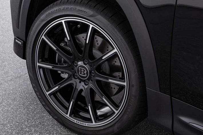 Xe được trang bị bộ mâm 10 chấu đến từ thương hiệu Brabus với ba kích thước có thể lựa chọn là 18, 19, 20 inch. Những bộ mâm này có thể được lựa chọn đi kèm với lốp Continental, Pirelli hay Yokohama.