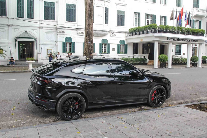 Dù là một chiếc SUV nhưng Urus cho thấy mình không hề thua kém gì những chiếc Lamborghini khác khi chỉ cần 12,8 giây, chiếc SUV nặng 2,2 tấn này đã có thể chạm mốc tốc độ 200 km/h và 3,4 giây để đạt 100 km/h.