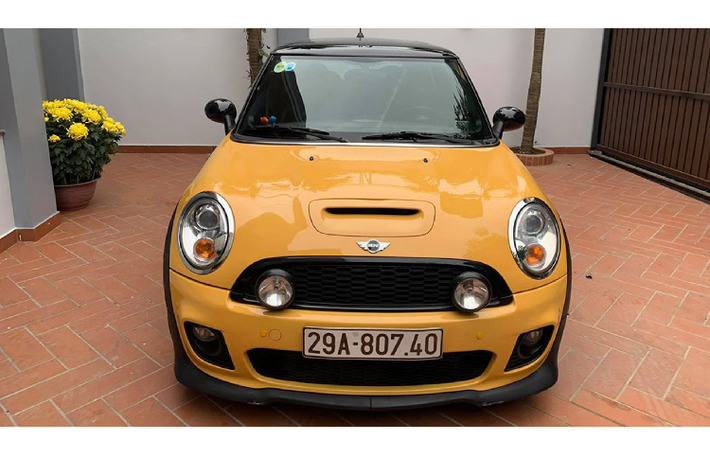 Mức giá xe MINI Cooper S hơn 10 năm tuổi này hoàn toàn dễ tiếp cận với nhiều người, đặc biệt và với những ai đang muốn sở hữu một chiếc xe hạng sang cỡ nhỏ để đi phố, nhưng không đủ khả năng tài chính để “đập hộp” một chiếc xe sang mới.