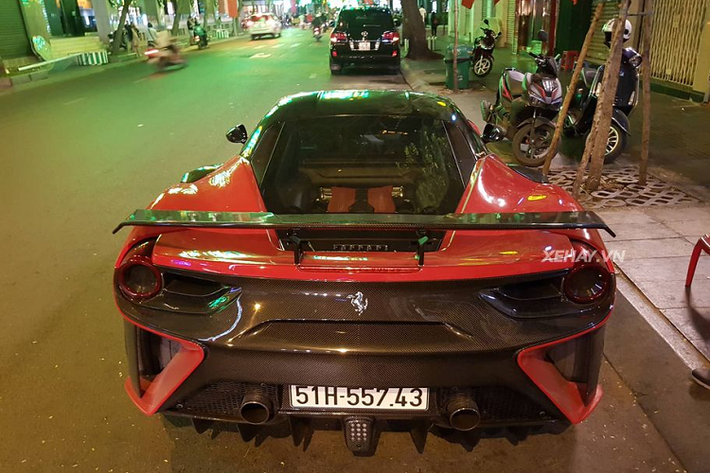 “Trái tim” của chiếc Ferrari 488 GTB độ Mansory và Pogea Racing vẫn là khối động cơ nguyên bản V8, tăng áp kép, dung tích 3,9 lít, sản sinh công suất tối đa 661 mã lực và mô-men xoắn cực đại 760 Nm. Động cơ kết hợp cùng hộp số ly hợp kép 7 tốc độ.Ferrari 488 GTB chỉ mất khoảng thời gian 3 giây để tăng tốc từ vị trí xuất phát lên 100 km/h trước khi đạt vận tốc tối đa 330 km/h.