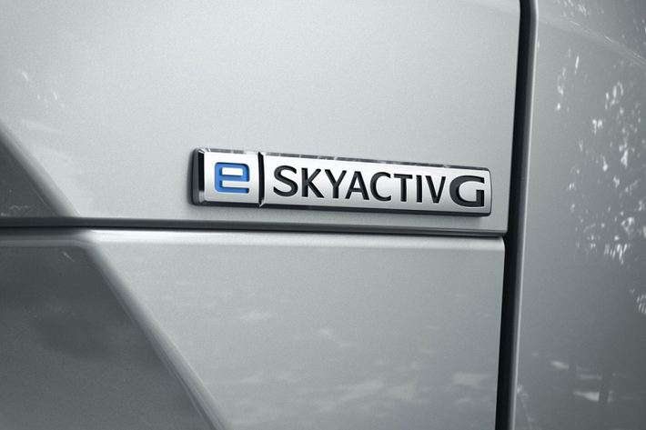 MX-30 phiên bản châu Âu được trang bị bộ pin 35,5 kWh cho phép xe di chuyển quãng đường tối đa khoảng 200 km. Động cơ điện đặt phía trước sản sinh công suất 141 mã lực và mô-men xoắn cực đại 264 Nm.