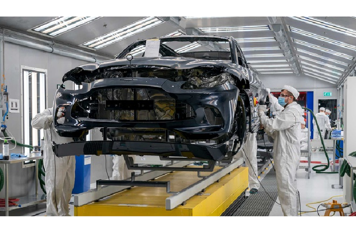 SUV đầu tiên của hãng xe Anh đã bắt đầu đi vào sản xuất tại nhà máy ở St Athan (Wales, Anh).