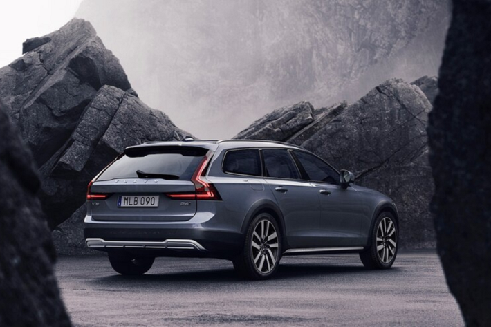 Những nâng cấp ở ngoại hình, nội thất và giá bán khiến các mẫu xe Volvo trở nên thu hút hơn, tăng sức cạnh tranh ở phân khúc xe hạng sang trong năm 2021.