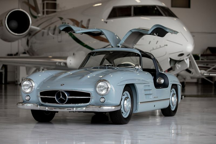 Chiếc Mercedes-Benz 300SL đời 1957 siêu hiếm này đang "tạm trú" tại Victoria, British Columbia, Canada, có vẻ tình trạng xe vẫn còn rất tốt dù đã trải qua 63 năm xuất xưởng.