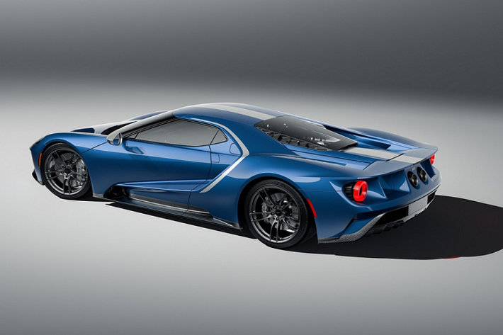 Giá xe Ford GT 2021 chưa công bố, nó sẽ đến tay khách hàng từ đầu năm sau tuy nhiên cơ hội để sở hữu 2 phiên bản đặc biệt trên là rất ít. Ford sẽ lựa chọn từng khách hàng để bán thay vì cho phép showroom bán tự do.