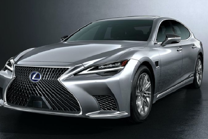 Lexus LS 2021 mới được nâng cấp kiểu dáng theo cách mà IS 2021 đã làm. Không chỉ có các cập nhật về ngoại thất và nội thất, LS mới còn được cải thiện mức độ thoải mái, yên tĩnh và tinh tế tổng thể cũng như tính khí động học của xe.