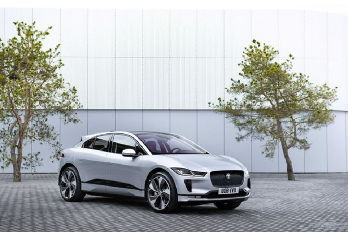 Cụ thể, Jaguar I-Pace 2020 mới sẽ được nâng cấp chủ yếu về mặt trang bị. Trong đó bao gồm các tiện ích mới như hệ thống thông tin giải trí Pivi Pro dễ sử dụng hơn với người dùng.