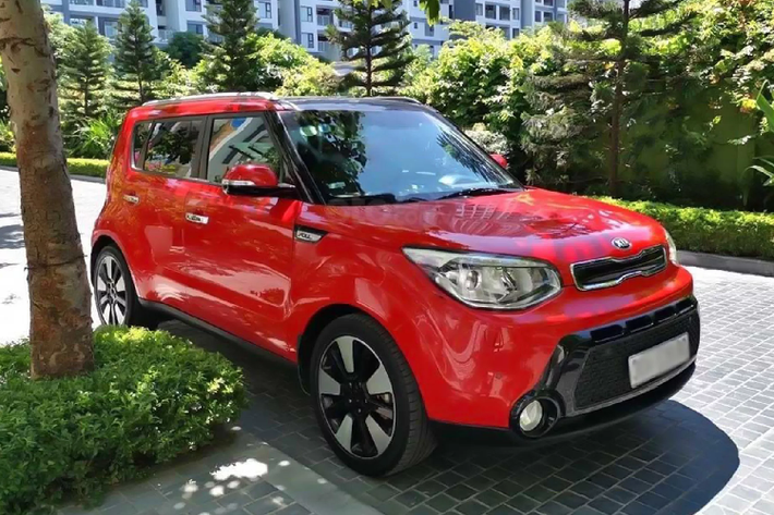 Hiện tại, với số tiền khoảng 300 triệu đồng người mua có thể tìm kiếm những chiếc Soul thế hệ thứ 1, tuy nhiên số xe Soul thế hệ thứ nhất được rao bán trên thị trường xe cũ chỉ đếm trên đầu ngón tay, nếu không muốn nói là khó kiếm. Dẫu vậy, vẫn có một chiếc giá xe Kia Soul 2009 (đăng ký 2010) hiện đang được chào bán với giá 290 triệu đồng.