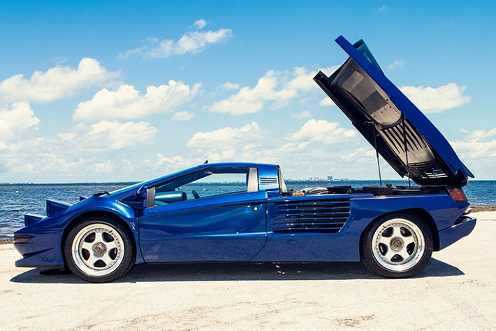 Chiếc Cizeta V16T của Quốc vương Hassanal Bolkiah là xe thứ 6 xuất xưởng từ nhà máy của công ty Cizeta Automobili và đi kèm những thanh nằm ngang ở khe gió cạnh chắn bùn sau thay vì dọc như những chiếc khác. Ngoài ra, ống xả trên chiếc siêu xe này có vẻ cũng đã được thay đổi.