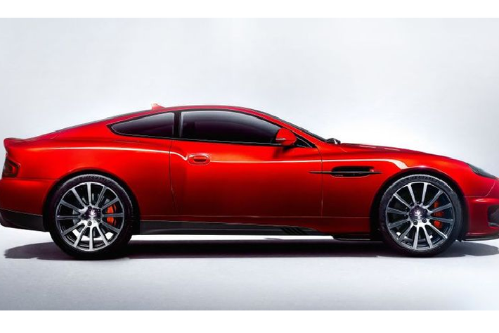 Tiếp theo, nhân vật chính của siêu xe Aston Martin Callum Vanquish 25 là khối động cơ V12 5.9 lít hút khí tự nhiên, với mỗi phần mềm nhận, trục cam và sửa đổi hệ thống xả để tăng công suất lên mức 580 mã lực. Xe cũng được trang bị hệ thống nạp bằng sợi carbon và được bọc da. Ba tùy chọn hộp số đi kèm là hộp số tự động 6 cấp hiện đại, hộp số sàn thông thường hoặc hộp số tự động nguyên bản của Vanquish.