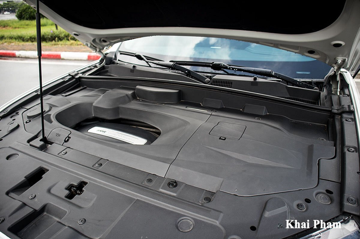 Đáng chú ý, dưới nắp ca-pô, mẫu xe này sử dụng động cơ tăng áp 4 xy-lanh, dung tích 1.6L, cho công suất 201 mã lực và mô-men xoắn 280 Nm. Xe vận hành nhờ hộp số tự động ly hợp kép 7 cấp và dẫn động cầu trước.