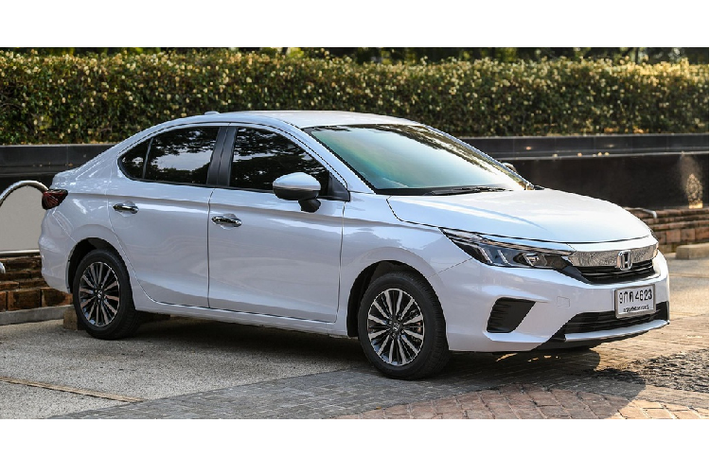 Là phiên bản hiệu suất, kích thước của Honda City 1.0L Turbo RS cũng được thay đổi theo hướng thể thao hơn. Xe có kích thước dài x rộng x cao lần lượt là 4.553 x 1.748 x 1.467 mm. So với thế hệ cũ, mẫu sedan hạng B được kéo dài thêm 113 mm, rộng hơn 53 mm nhưng chiều cao thấp hơn 10 mm.