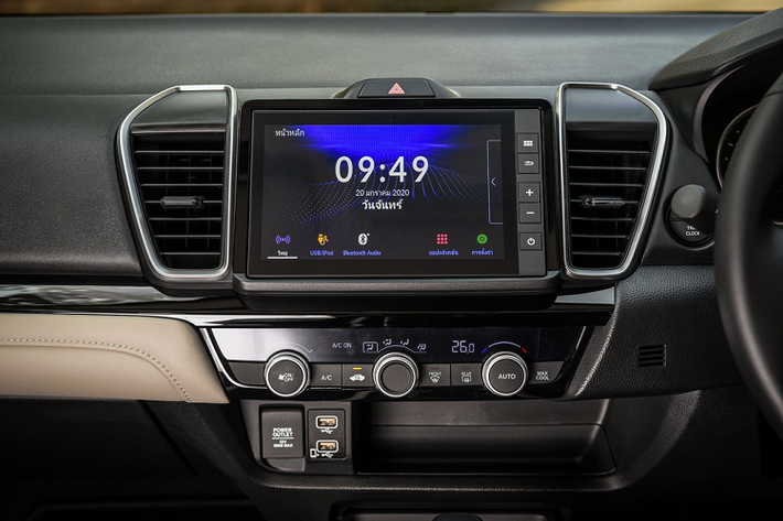 Dù là phiên bản hiệu suất, thế nhưng đây vẫn là mẫu sedan hạng B nên trang bị an toàn trên xe vẫn ở mức cơ bản. Tại Thái Lan, xe bắt buộc trang bị tiêu chuẩn ABS, EBD, BA và VSA.