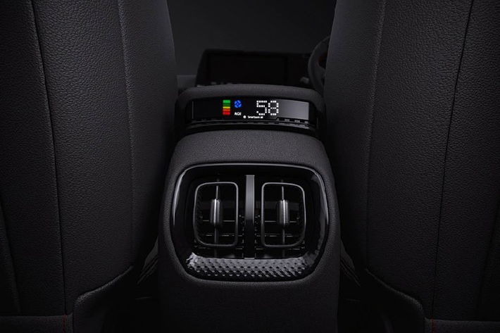 Tại Ấn Độ, Kia Sonet 2021 được cung cấp 2 lựa chọn động cơ xăng và diesel. Đầu tiên là bản máy xăng hút khí tự nhiên 1.2L, 4 xi-lanh, và cao hơn là bản máy xăng tăng áp 1.0L 3 xi-lanh.