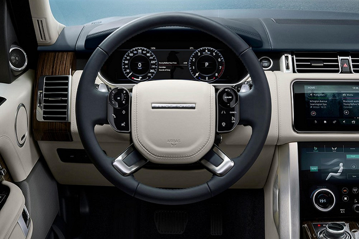 Những công nghệ đáng chú ý của Range Rover 2021 tại thị trường Bắc Mỹ bao gồm hệ thống thông tin giải trí Touch Pro Duo của Land Rover với 2 màn hình cảm ứng 10 inch. Cặp đôi màn hình này giúp người dùng chỉnh mọi tính năng thông tin giải trí và điều hòa. Thêm vào đó là bảng đồng hồ kỹ thuật số toàn phần với màn hình 12 inch và màn hình hiển thị thông tin kính lái 10 inch.