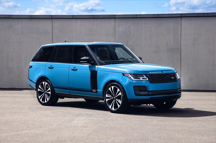 Thương hiệu Land Rover đã công bố những thông tin chính thức của dòng SUV hạng sang Range Rover 2021 mới tại thị trường Bắc Mỹ. Bước sang phiên bản 2021, Range Rover chỉ được nâng cấp nhẹ về trang bị. Theo đó, Range Rover 2021 được bổ sung 4 phiên bản mới Autobiography Fifty Edition, HSE Westwinster Edition, và SVAutobiography Dynamic Black Edition. Trong khi đó, những phiên bản cũ như HSE, Autobiography hay SVAutobiography vẫn được giữ lại.