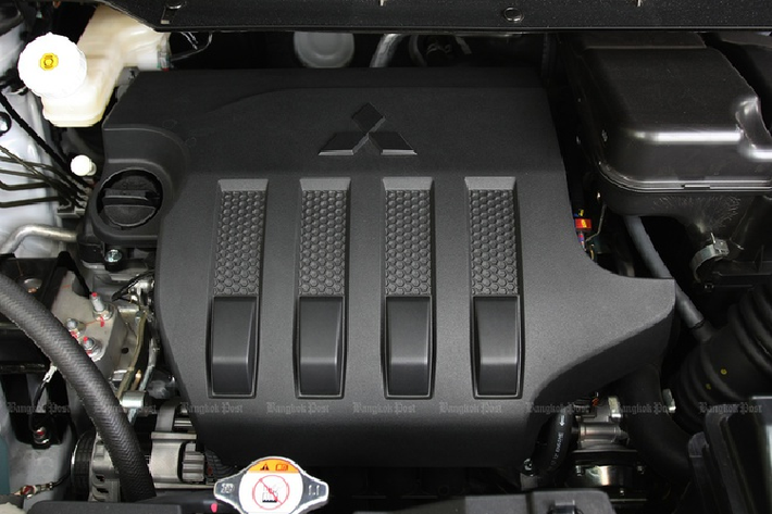 Tại Thái Lan và Indonesia, Mitsubishi Xpander Cross vẫn sử dụng cùng động cơ với Xpander. Xe trang bị động cơ xăng 1.5L, công suất 105 mã lực, mô-men xoắn 141 Nm, đi kèm hộp số tự động 4 cấp. Ảnh: Kompas.