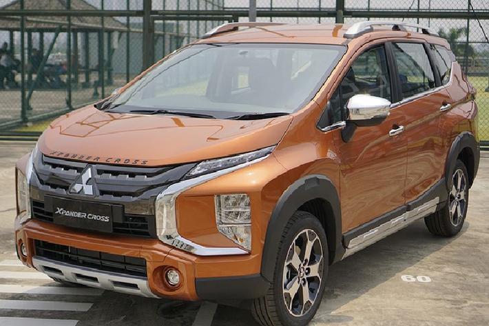Mẫu xe SUV Mitsubishi Xpander Cross vẫn sử dụng hệ dẫn động cầu trước, cùng động cơ và hộp số tương tự trên chiếc Xpander tiêu chuẩn.Tuy nhiên, Mitsubishi định vị sản phẩm của mình là một chiếc SUV, đây sẽ là đối thủ trực tiếp của Suzuki XL7 tại thị trường Việt Nam. Ảnh: Kompas.