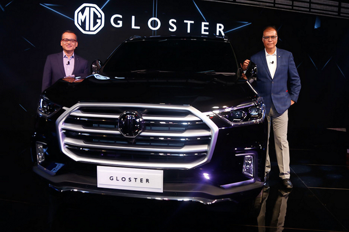 MG Gloster hoàn toàn mới cũng mang kiểu dáng thiết kế chia sẻ với mẫu Maxus D90, ngoại trừ một số điểm khác biệt để mang dấu ấn thương hiệu như: cụm lưới tản nhiệt mạ crôm với 3 thanh ngang cỡ lớn, giúp phần đầu xe thêm bề thế hơn. Trang bị bộ mâm xe thiết kế mới, trong khi toàn phần đuôi xe phía sau không có gì khác biệt so với mẫu SUV Maxus D90.