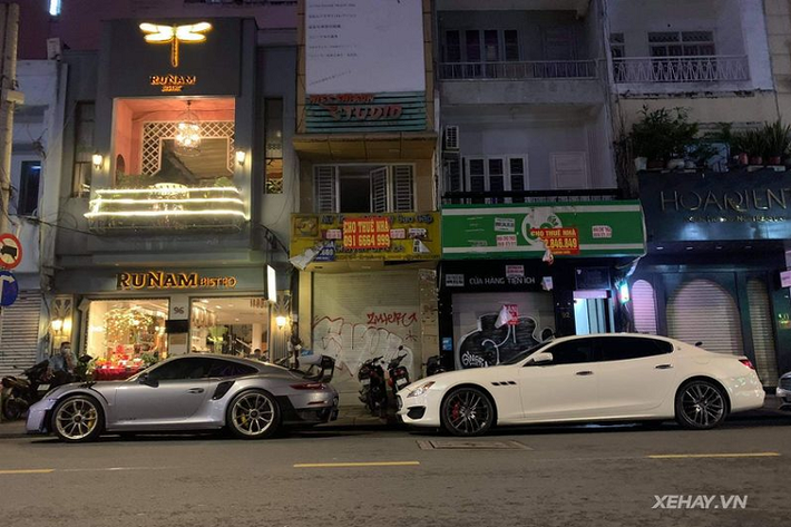 Các vành xe được bọc gọn trong bộ lốp hiệu suất cực cao Ultra High Performance và đi kèm với bộ đĩa phanh gốm carbon Ceramic Composite Brake tiêu chuẩn.