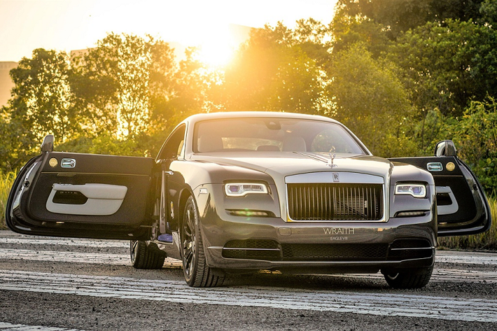 Chỉ có 50 chiếc Wraith Eagle VIII được tạo ra bởi Bespoke Collective - bộ phận đặc biệt của Rolls-Royce. Giá xe Rolls-Royce Wraith Eagle VIII được mang về Malaysia với mức giá 786.000 USD (khoảng hơn 18 tỷ đồng). Đây là phiên bản giới hạn 50 chiếc trên toàn thế giới.
