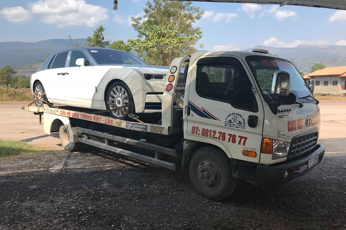 Rolls-Royce Phantom VIII sử dụng khối động cơ V12, tăng áp kép, dung tích 6,75 lít, tạo ra công suất tối đa 563 mã lực, mạnh hơn 110 mã lực so với thế hệ thứ 7 và mô-men xoắn cực đại đạt 900 Nm, tăng 180 Nm so với thế hệ cũ.