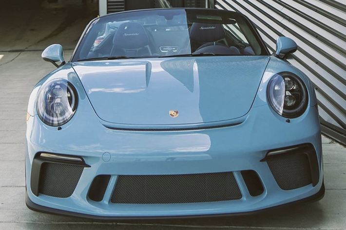 Đây chính là khối động cơ được sử dụng trên Porsche 911 GT3 2018 và Porsche 911 GT3 RS hiện tại. 911 Speedster mới có khả năng tăng tốc từ 0 – 96 km/h trong 3,8 giây và có thể đạt tốc độ tối đa lên tới 309 km/h