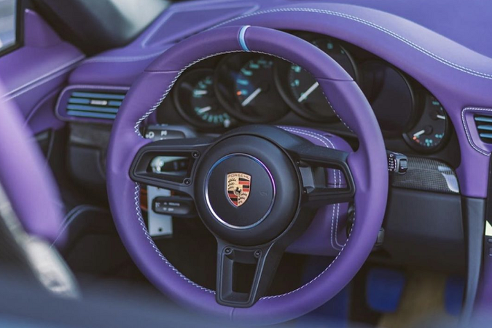 Porsche 911 Speedster được trang bị động cơ xăng 6 xi-lanh thẳng hàng, hút khí tự nhiên, dung tích 4.0 lít của Porsche 911 Speedster 2019. “Trái tim” này sản sinh công suất tối đa 502 mã lực và mô-men xoắn cực đại 469 Nm.