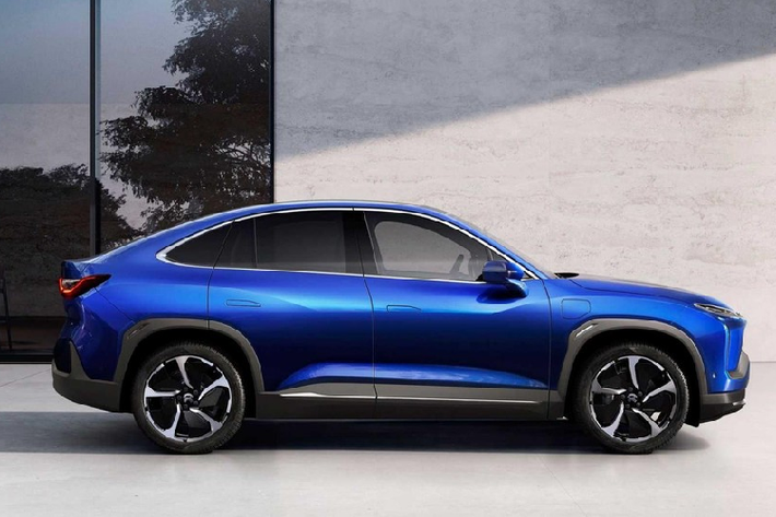 Nhà sản xuất bắt đầu nhận đơn đặt hàng ngay từ bây giờ với quá trình giao hàng sẽ diễn ra trong tháng 9. Giá xe Nio EC6 là từ 368.000 nhân dân tệ (tương đương 1,21 tỷ đồng) và kết thúc tại 526.000 nhân dân tệ (tương đương 1,73 tỷ đồng). Kích thước của xe là dài 4.850 mm, rộng 1.965 mm, cao 1.731 mm với trục cơ sở 2.900 mm